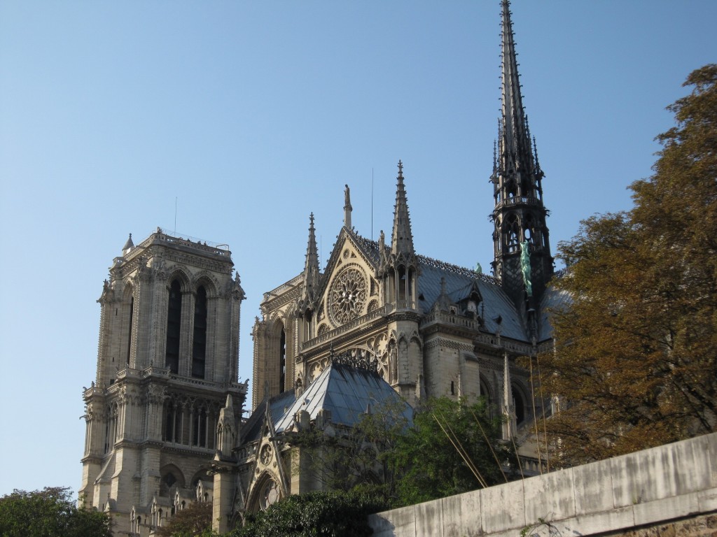 ①フランス　パリ　ノートルダム大聖堂